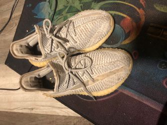 Yeezy 350 V2 “Cloud White” Size 7.5