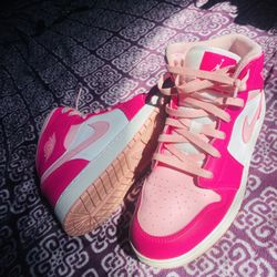 Barbie pink jordan 1’s