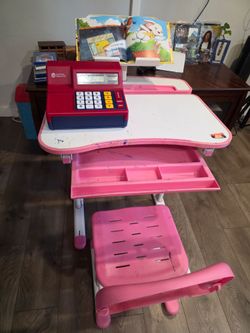Qaba Kids Desk and Chair Set, Activity Desk with Tilt Desktop USB Lamp,(not included)Storage Drawer for Study, Activities, Arts, or Crafts, Pink and W