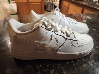 Nike Air Force’s GS size 7
