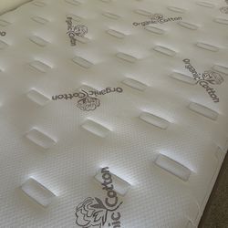 Queen pillow top mattress