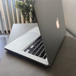 Apple 13” MacBook Pro Retina Display