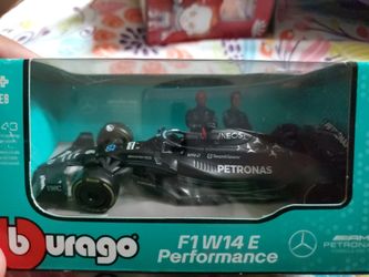 Bburago F1 W14 E Performance 1:43 scale collectible car
