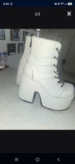 Demonia Boots sz 9