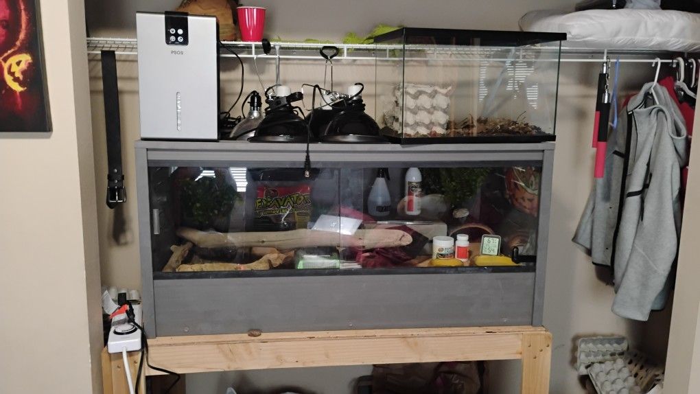 Complete Reptile Set Brand New Never Used 120 Gallon Cage.