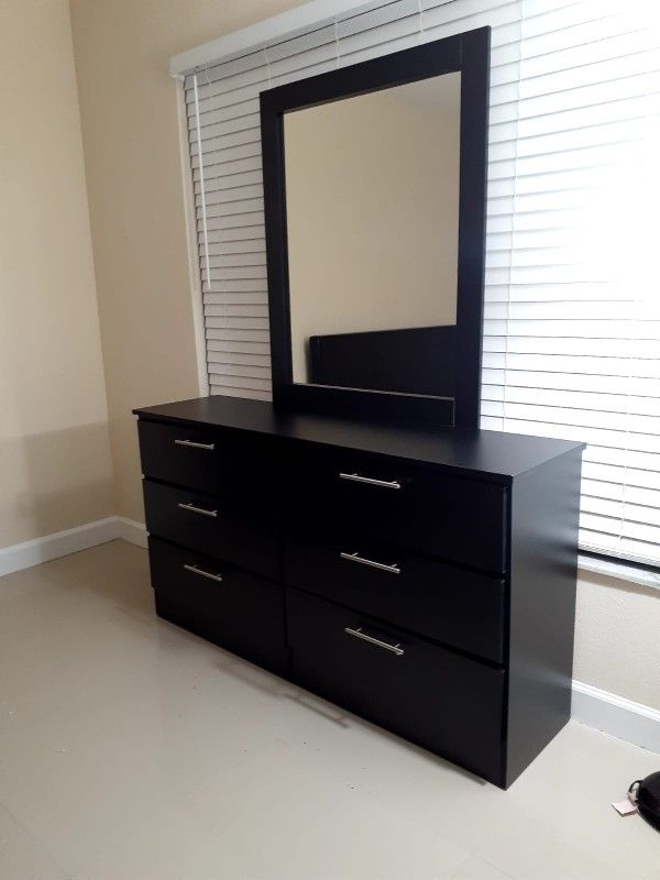 NEW Dresser PLUS Mirror 👌