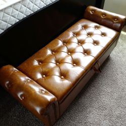 Furniliving Ottoman - blowing Out