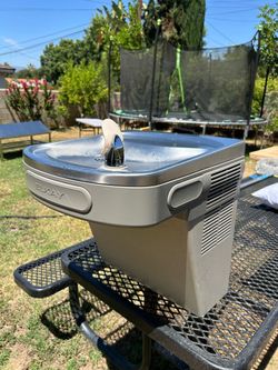 Wall mount refrigerator drinking fountain
