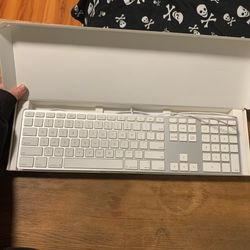 Apple Keyboard Full Size w/ Number Pad A1243