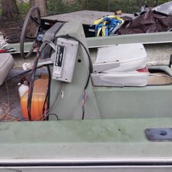15 Fish & Ski Boat  