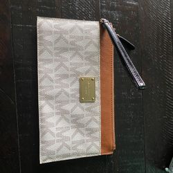 Michael Kors Wristlet 
