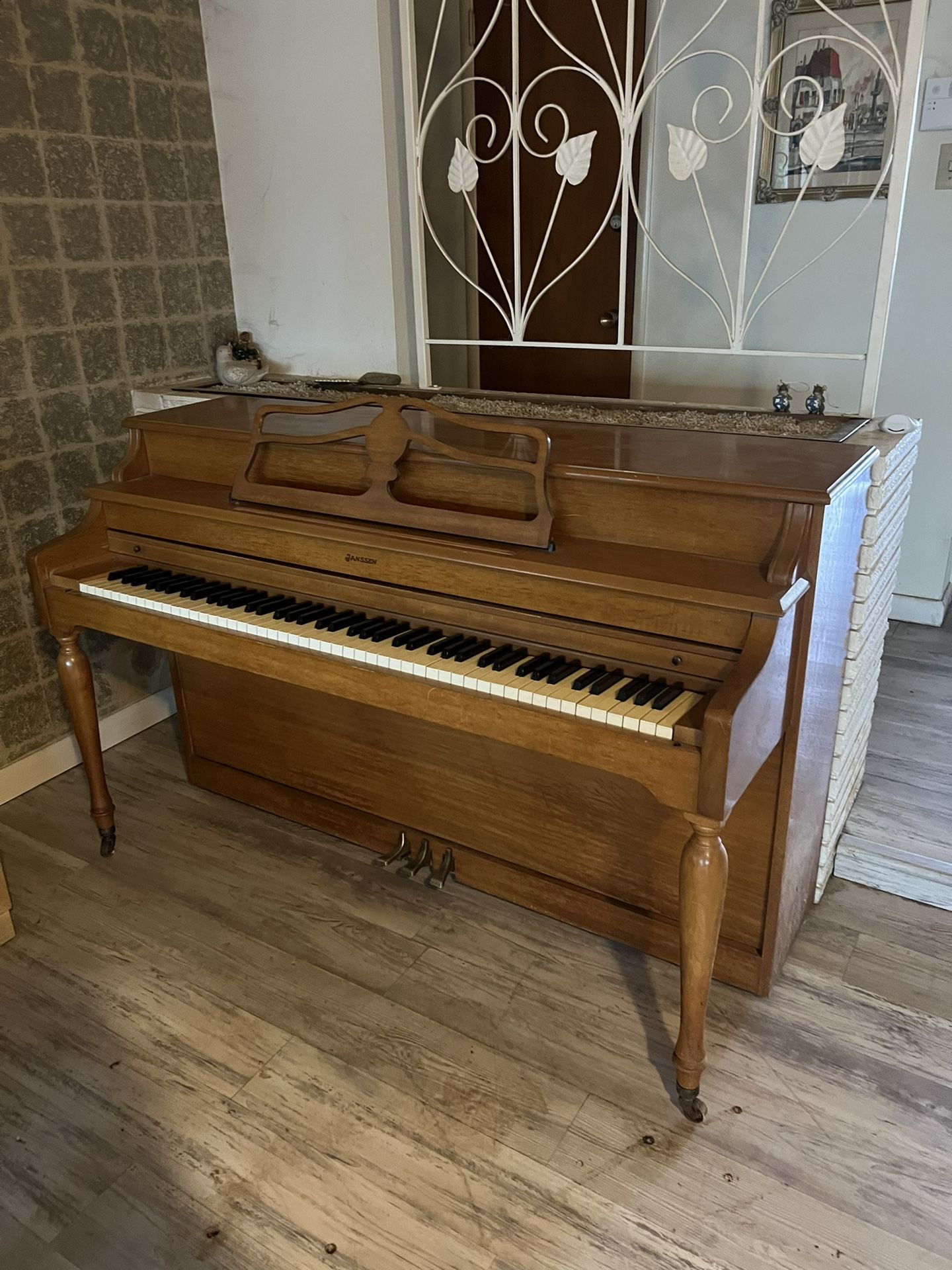 Janssen Piano