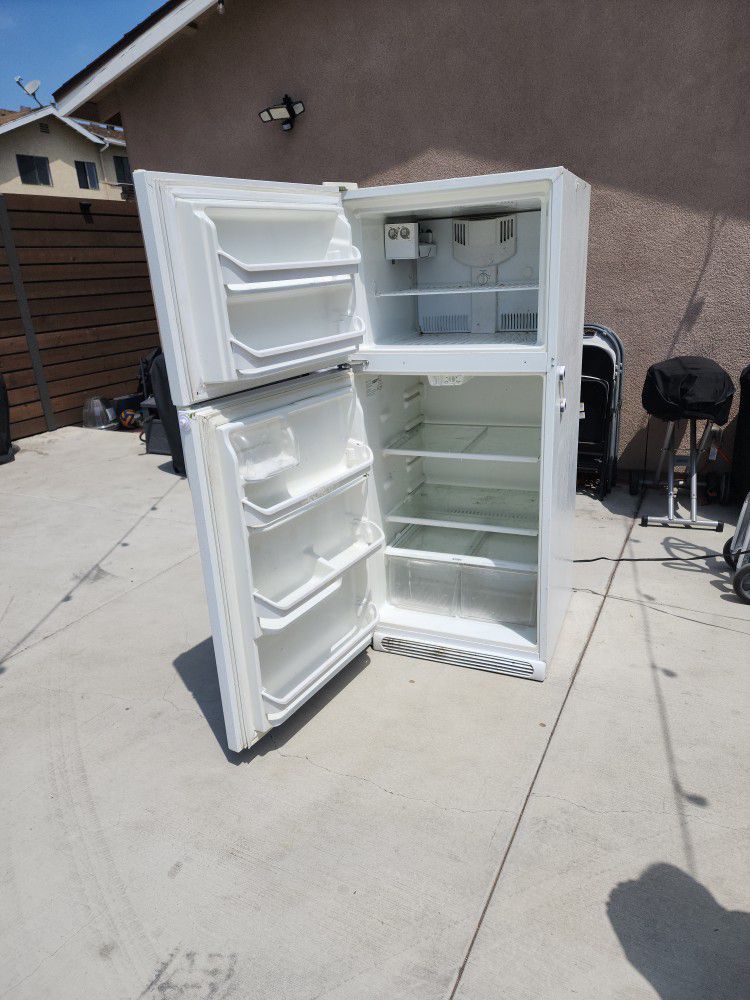 kenmore refrigerator 30W x 32D free