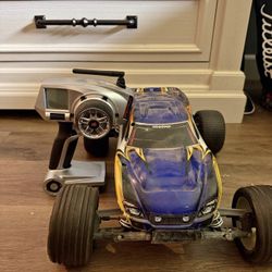 Traxxas Rustler 