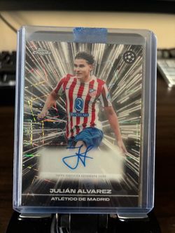 Julián Alvarez Topps Chrome Certified Autograph Card