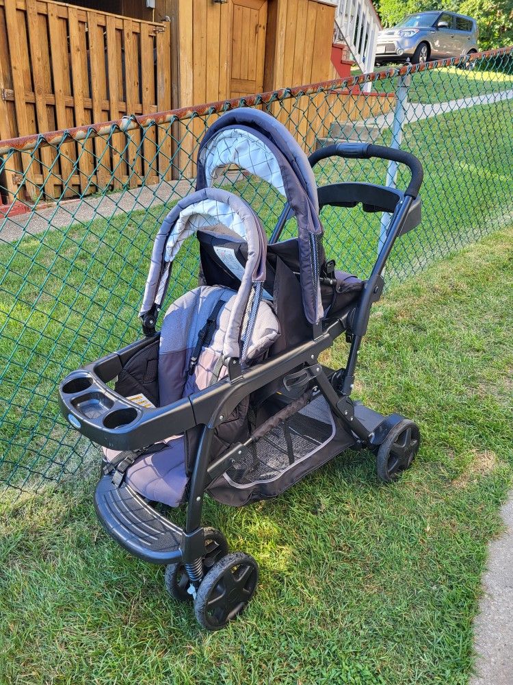 Graco Ready2gow Double Stroller. Collapsible. Like New