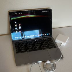 MacBook pro 13inch / i7 / 16gb ram / 500gb storage 