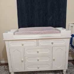 Baby Dresser/Changing table