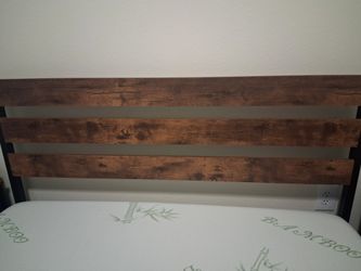 Rustic Metal Bed Frame (Full Size)