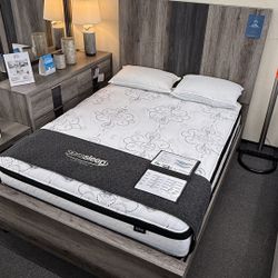 Available In Black And King 4 Pc Queen Bedroom Set