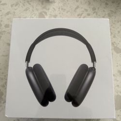Black Apple AirPod max’s 