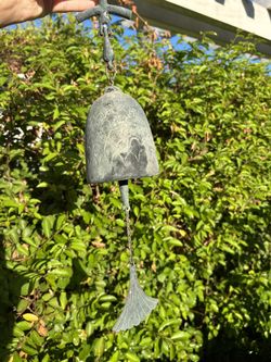 Beautiful sculptural hanging wind bell/wind chime featuring an aged green-gray verdigris-style patina and decorative fan-shaped wind catcher. Lightwei
