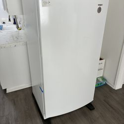 Whirlpool 16 Cu. Ft. Upright Freezer – Spacious & Reliable