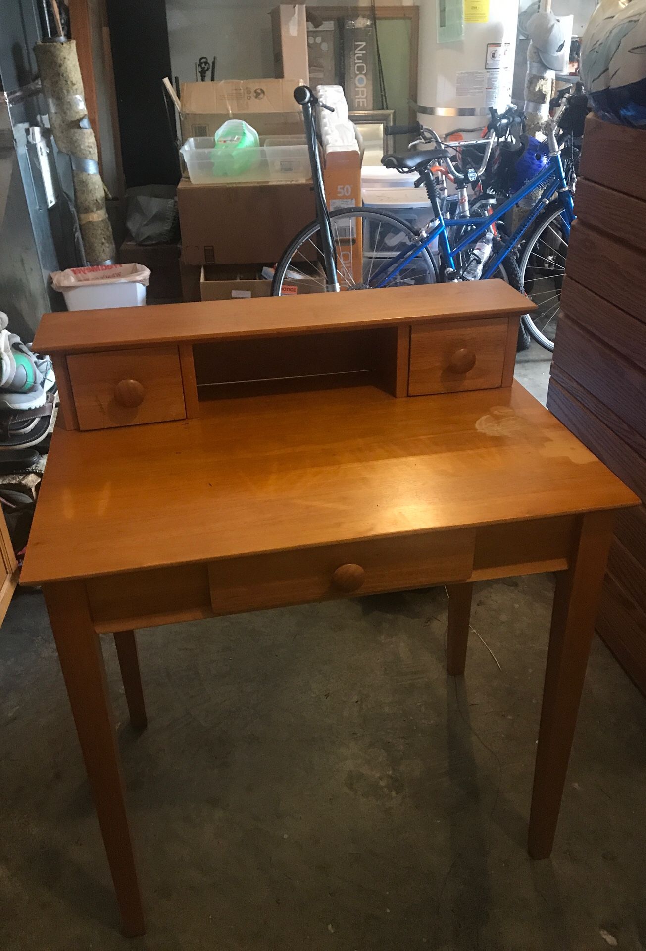 Small kids desk