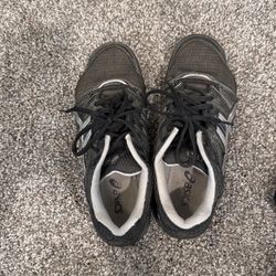 7 1/2 ASICS Volleyball Shoes 