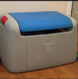 Step2 Plastic Toy Storage Chest with Cushion