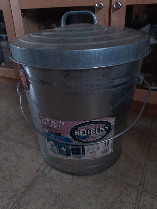 Behrens 10 Gal. Galvanised Locking Lid Container