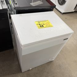 WHITE CHEST FREEZER