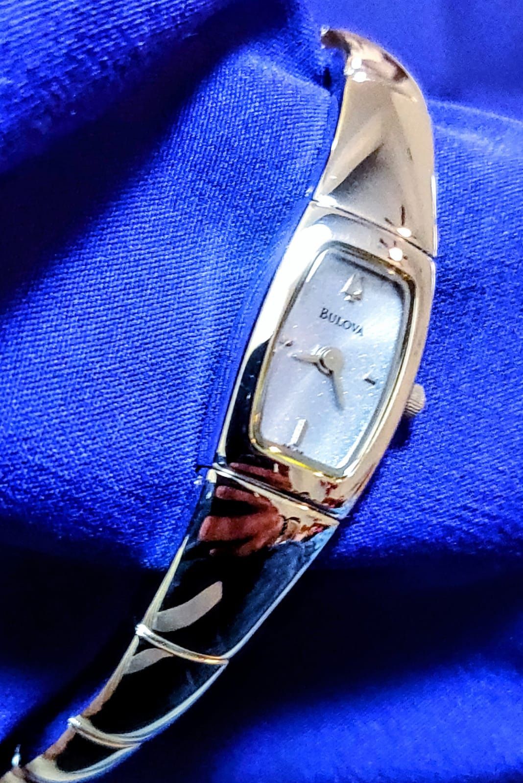 Bulova Petite Bangle Women’s Watch c370251 Luxury