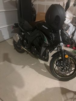 Boom EFI 250 cc motorcycle