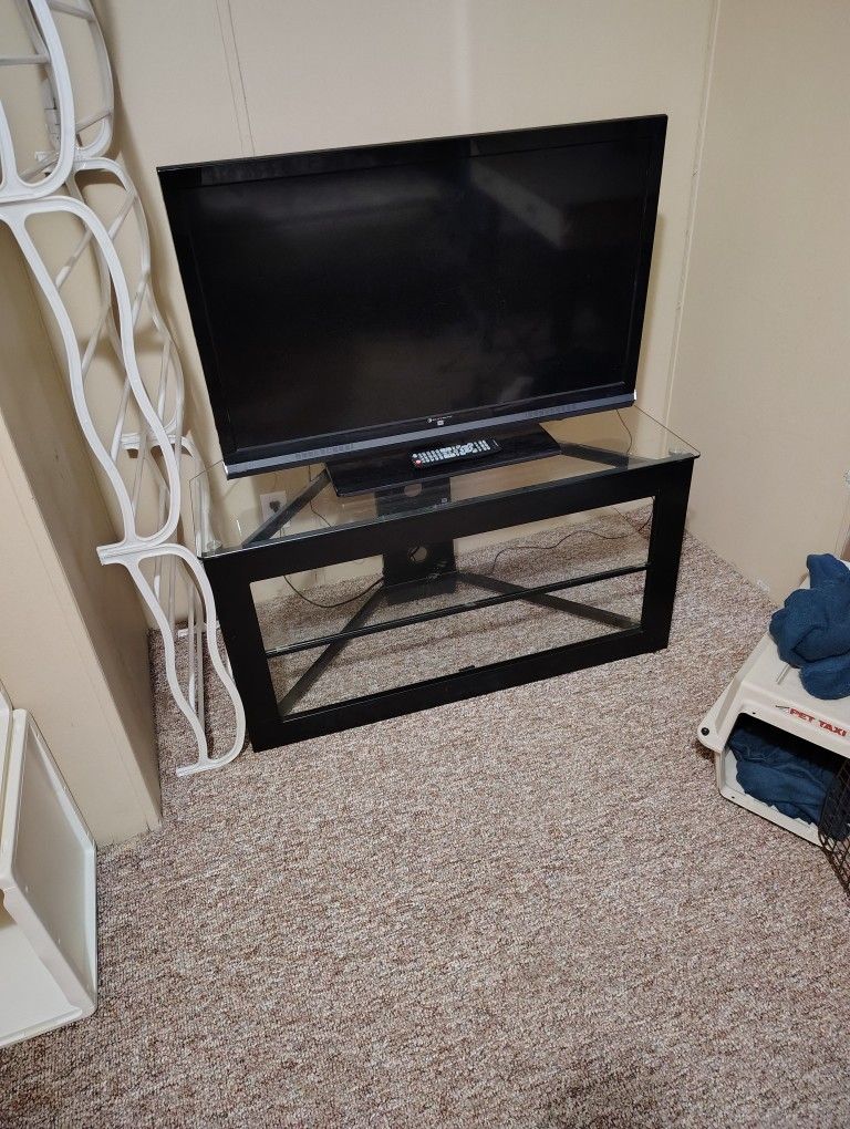 40" Color Tv 100.00 Element