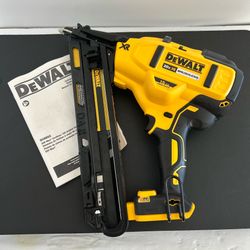 $220 NEW Dewalt 15ga FINISH NAILER 20-Volt (TOOL-ONLY) 15-Gauge angled  Model DCN650
