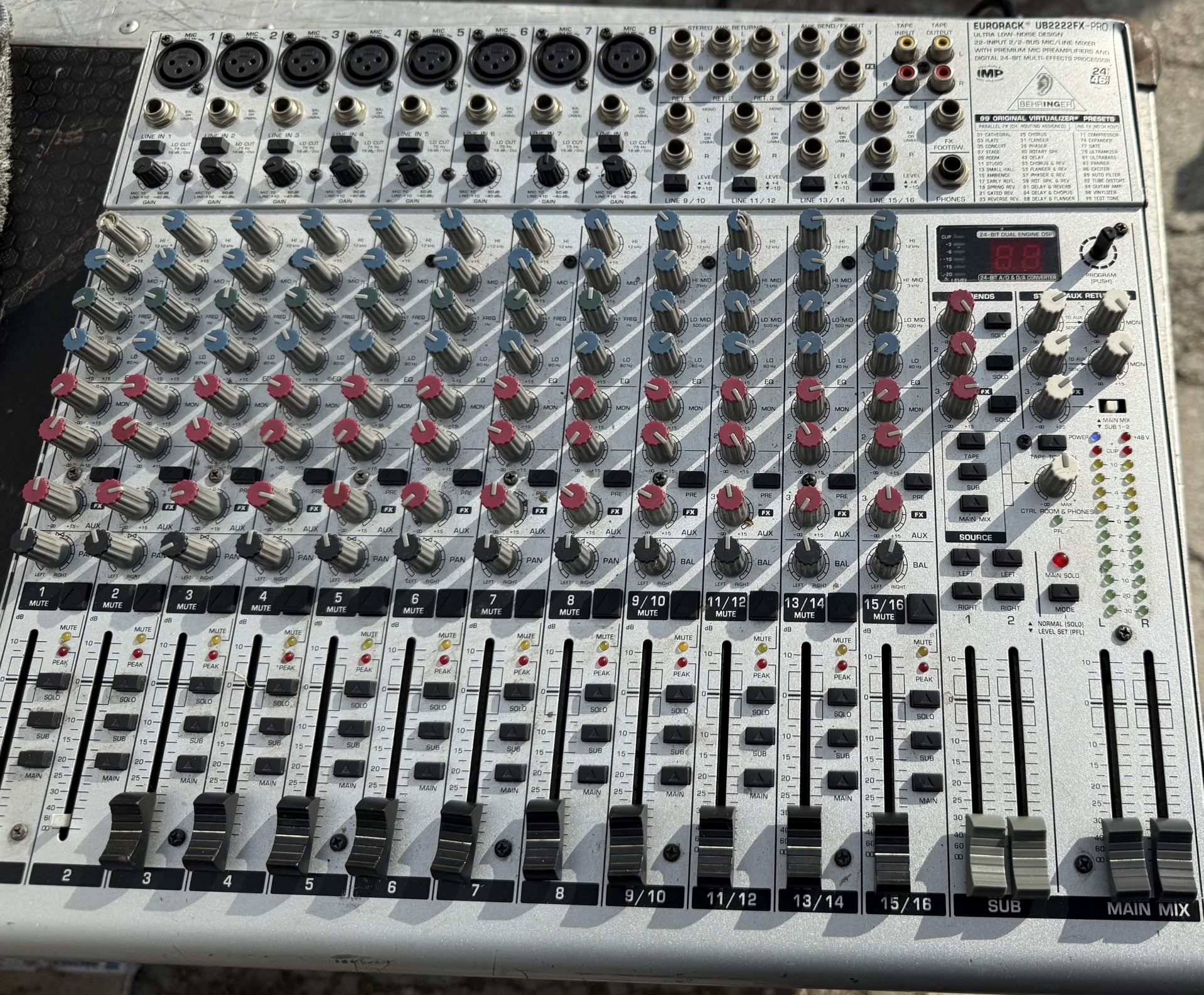 Behringer Mixer Eurorack Ub2222fx-pro