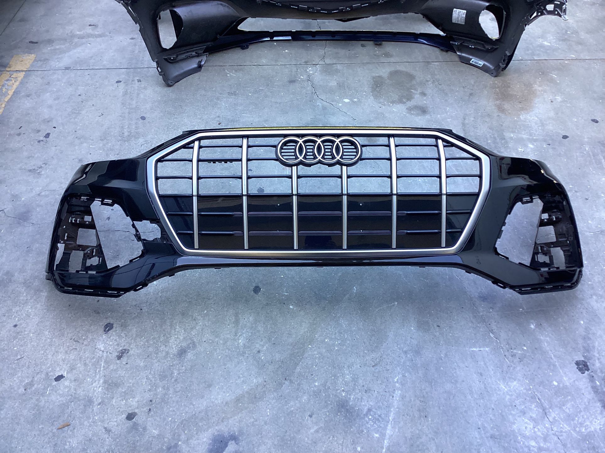 2021-2022-2023-2024 AUDI Q5 FRONT BUMPER COVER/GRILLE USED OEM