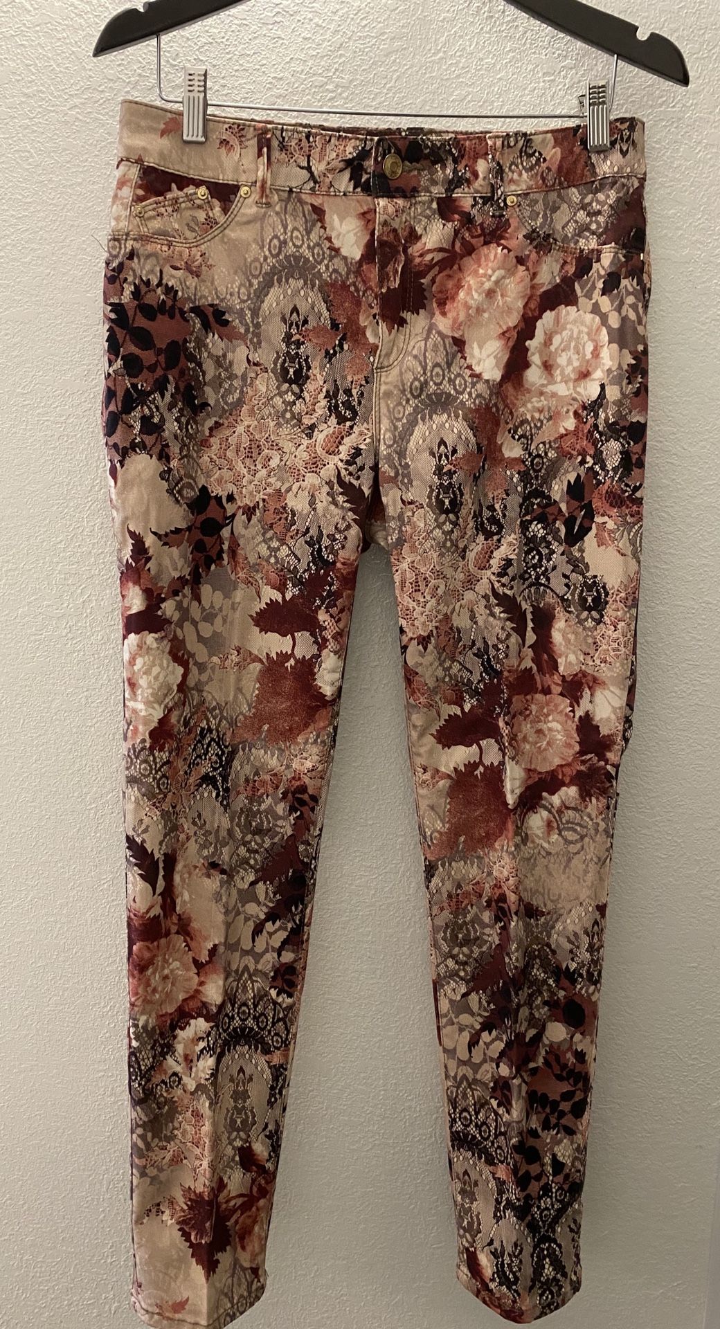 Chico’s Women’s Pants 0.5 (size 6) floral cute for fall!