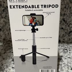 NEW Extendable & Foldable Selfie Tripod for Smartphone,  Must go!! Come hurry to pick up!