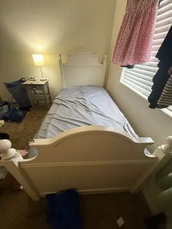 White twin bed with trundle