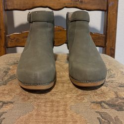 Dansko Women's Autumn Ankle Booties Size 9.5