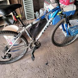 Trek 820 Mountain Bike 