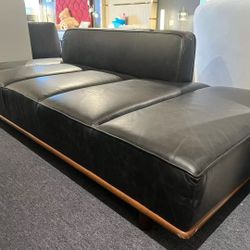 Grain Genuine Leather Daybed，$550