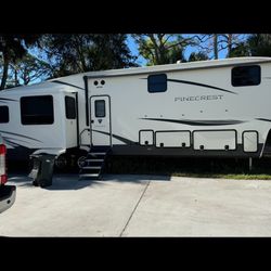 2020 Vanleigh RV - Like New! 