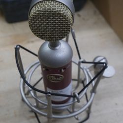 blue microphone maroon color with mounth 875628-1