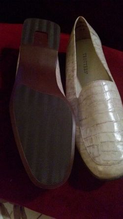 TROTTERS LEATHER FLATS