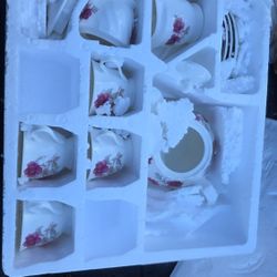 Vintage Gold Coast Fine Bone China 11 Pieces Tea Set White w/ Pink Roses