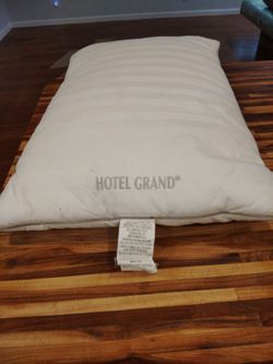 Hotel Grand standard pillow