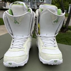 Size 9 Snow/Skii Boots 